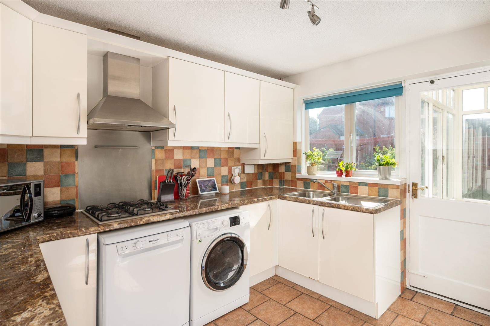 4 bed property in Devonshire Gardens, Reading